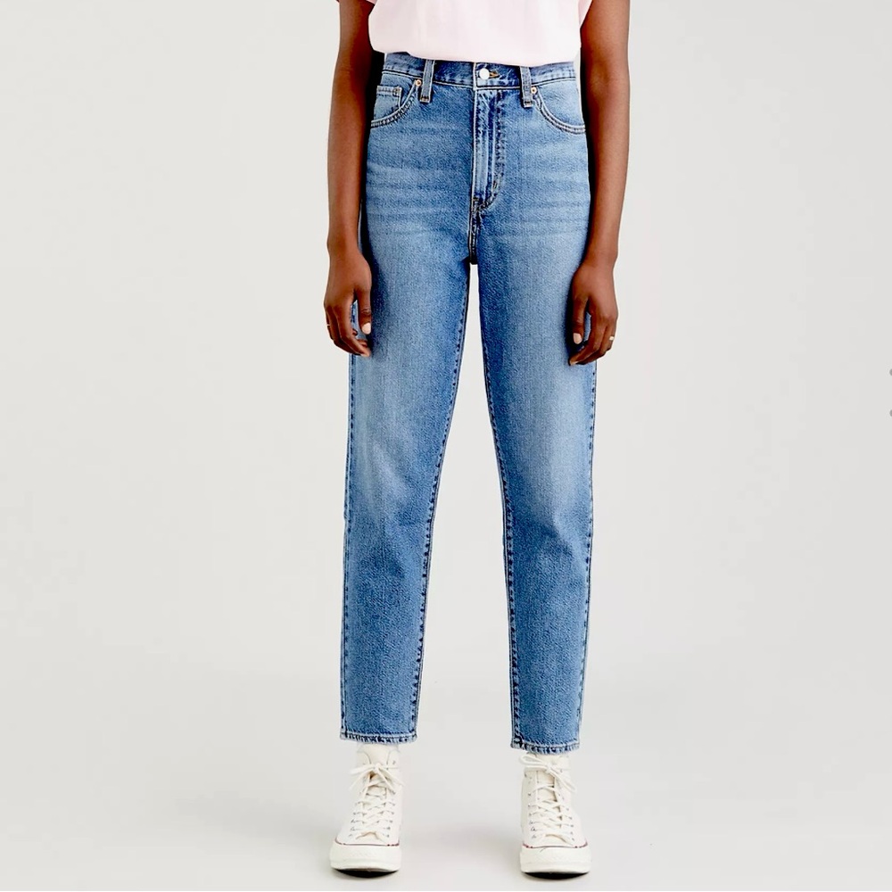 SOLD.  Levi’s High Waisted Mom Jeans Eco Blue 28